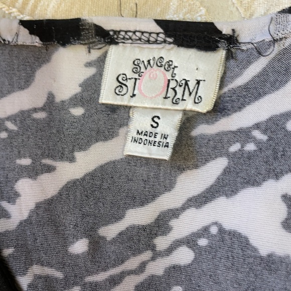 Sweet Storm Black/White S Cap Sleeve Dress Ties in the Back - Picture 8 of 14